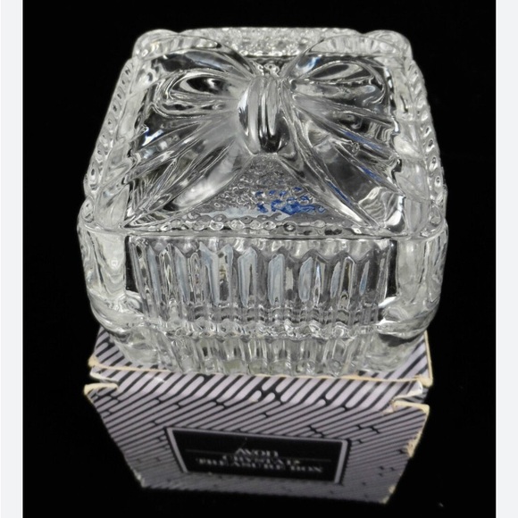 AVON CRYSTAL TREASURE BOX 1989 VINTAGE - Picture 3 of 3